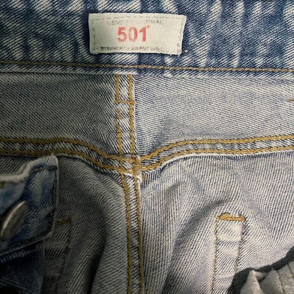 Levi’s 501 Jeans Men 34x30 Blue Medium Wash Button Fly Distressed Y2K Grunge - Picture 5 of 10